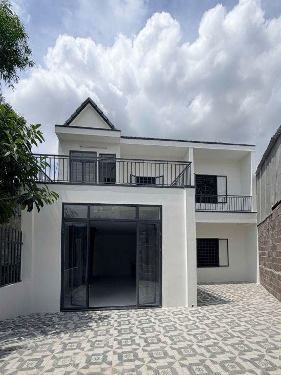 Bán nhà 2 tầng đối diện siêu thị MêTro đường 23/10